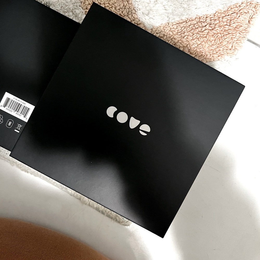 Cove Wearable device to Improve sleep and reduce stress.